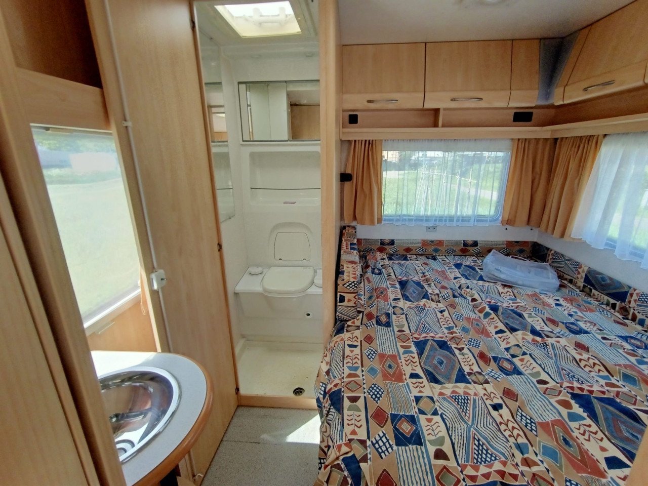 Mooie vochtvrije Beyerlan 495 LB 1999 met voortent en vast bed