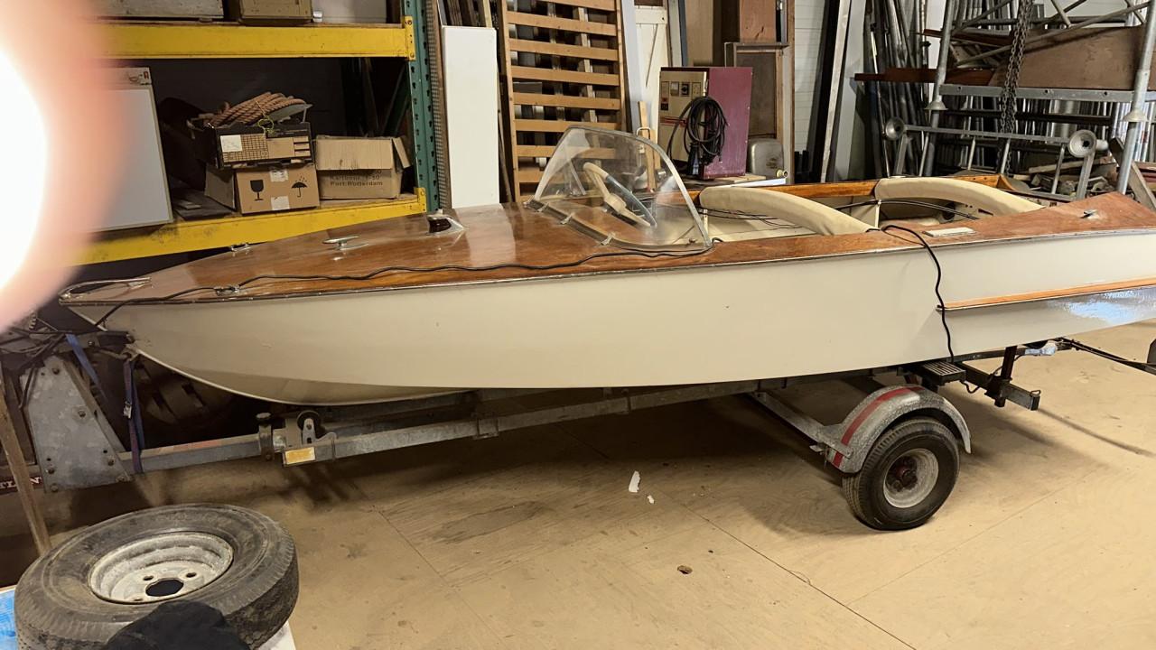 Vintage auto Speedboot met Atlanta trailer
