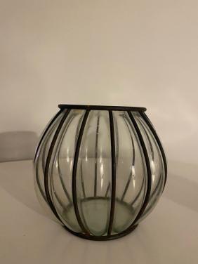 Vaas met metalen frame