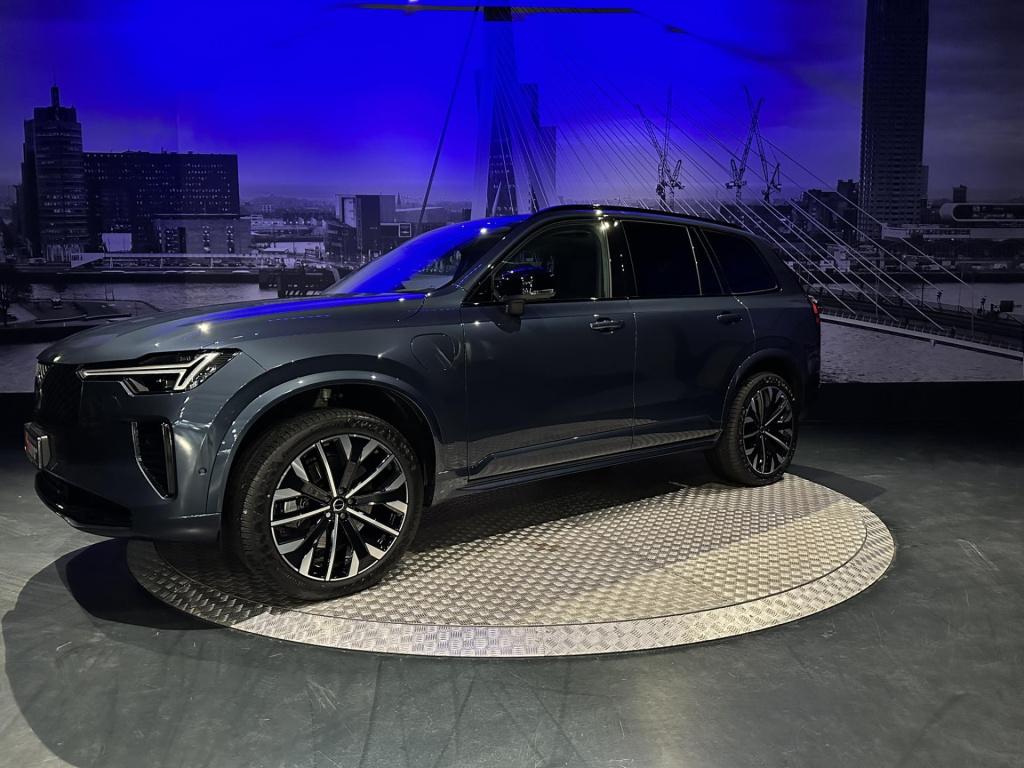 Volvo XC90 2.0 t8 plug-in hybrid awd plus dark *luchtvering*pano*surroundvi