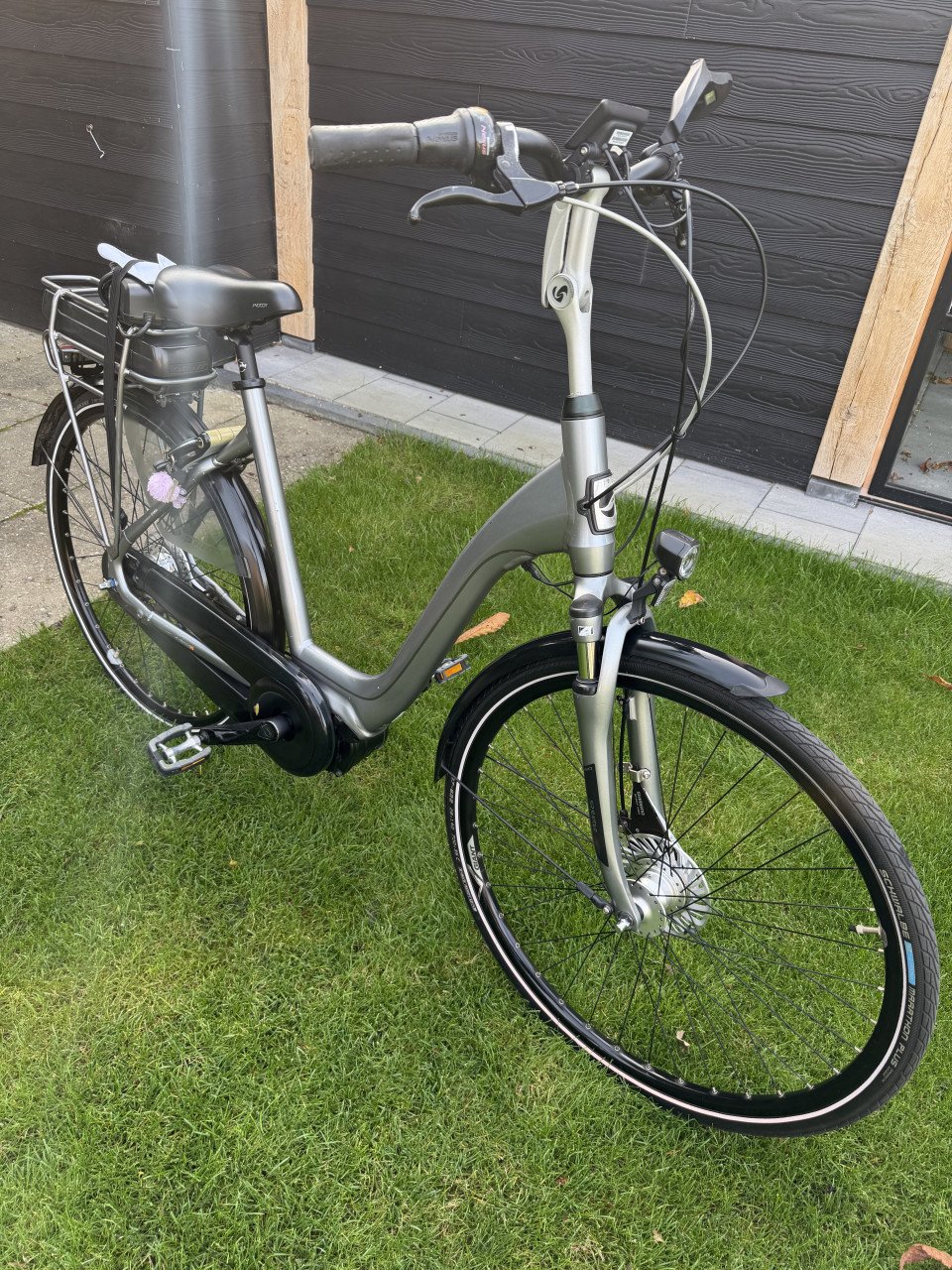 Elektrische damesfiets lage instap middenmotor