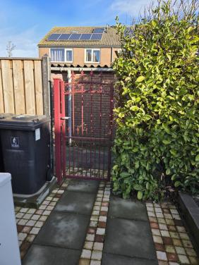 2 mooie ijzeren tuinpoorten