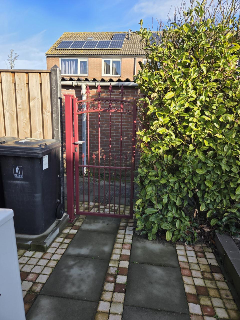 2 mooie ijzeren tuinpoorten