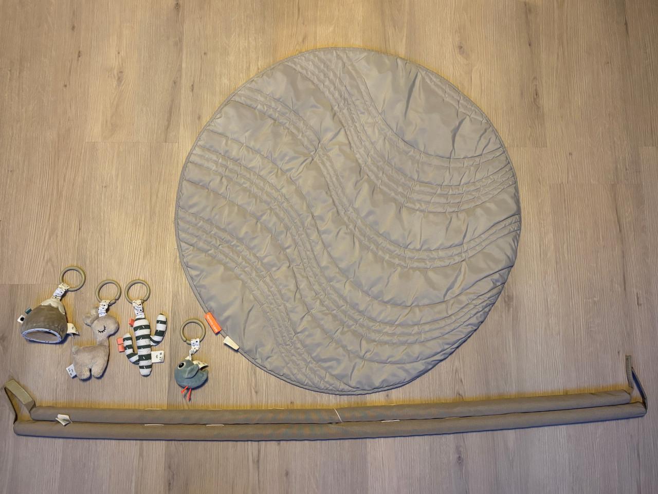 Speelkleed met boog van Done by Deer