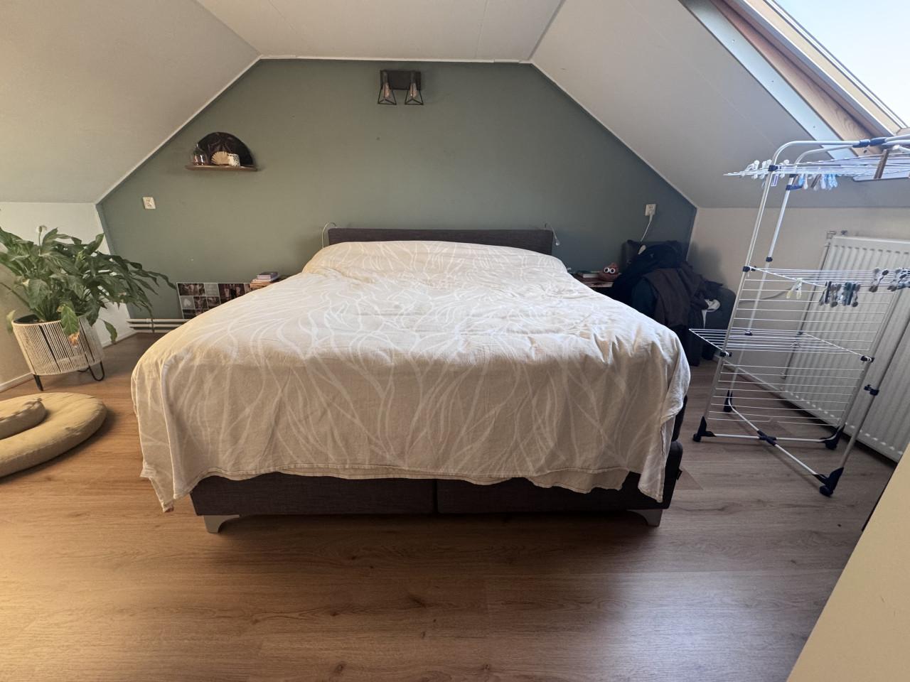 Boxspring met nachtlampen