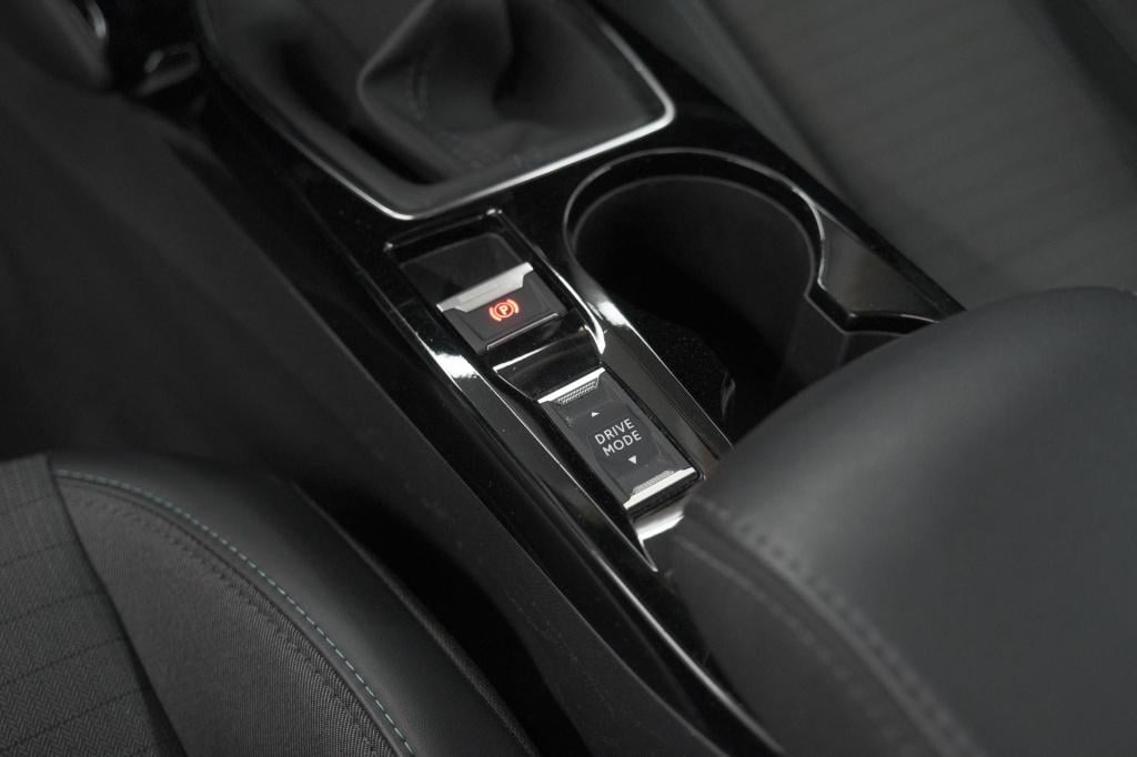 Peugeot 208 puretech 75 allure | camera | apple carplay | parkeersensoren |
