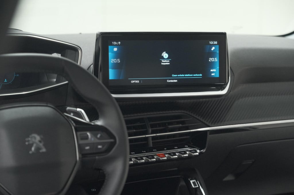 Peugeot 208 puretech 100 eat8 allure pack | camera | navigatie | apple carp