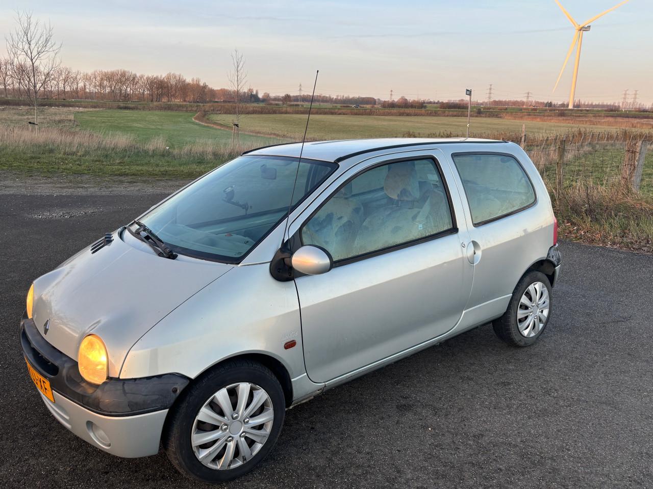 Renault Twingo 2002 met 14 maanden APK