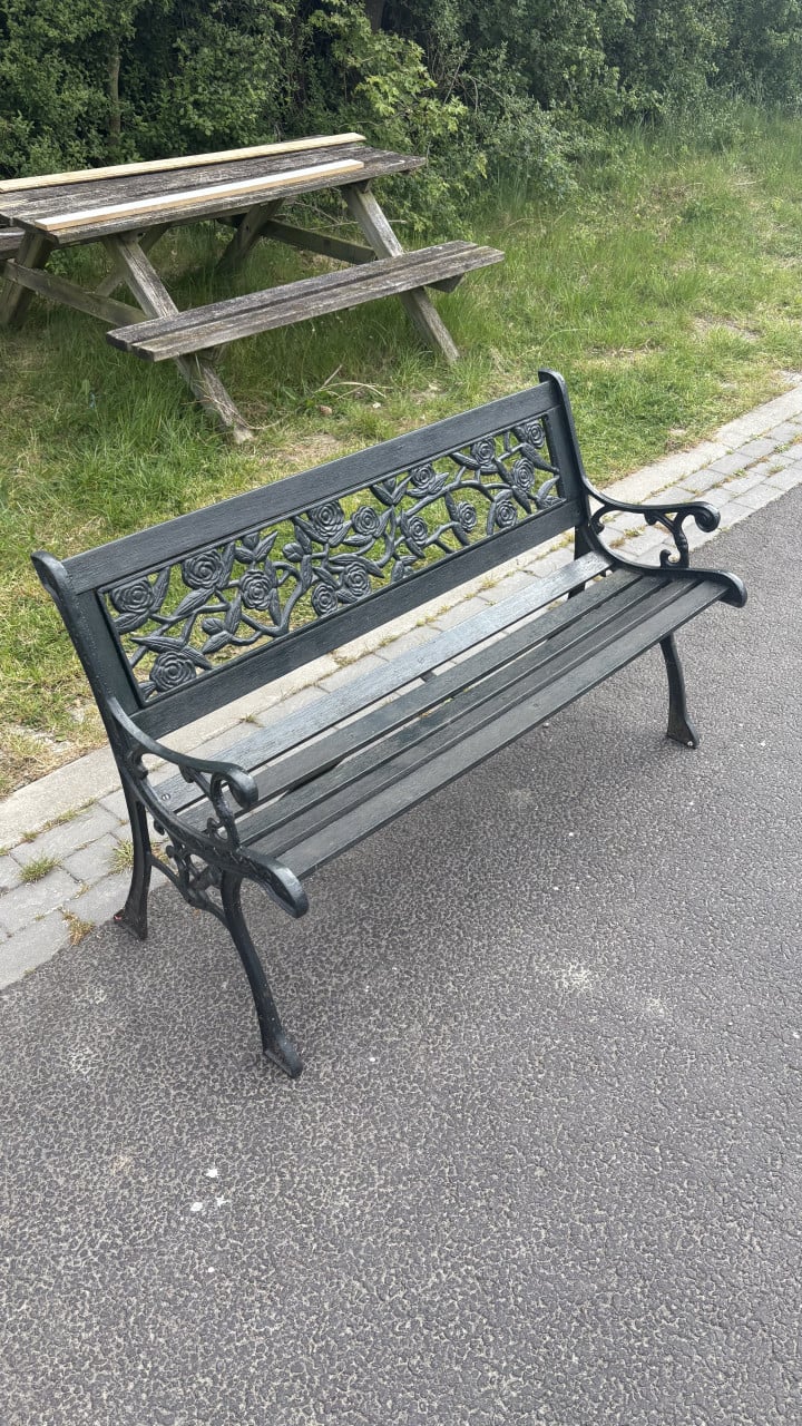 Tuinbank met gietijzerenpoot
