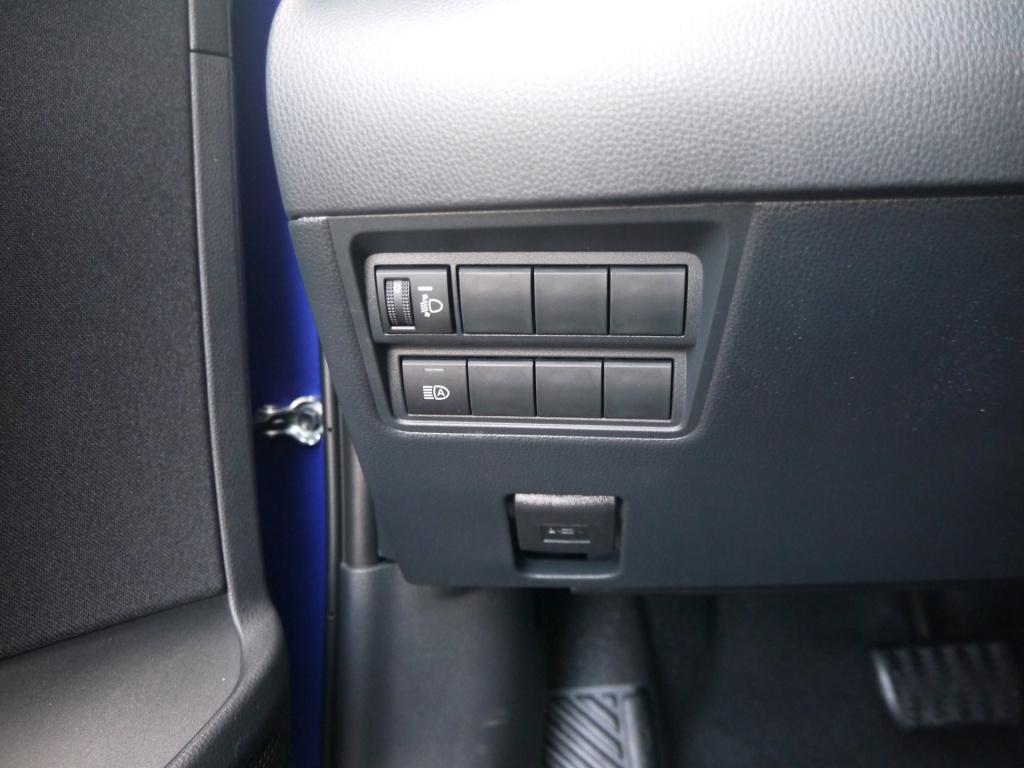 Mazda 2 Hybrid 1.5 centre-line
