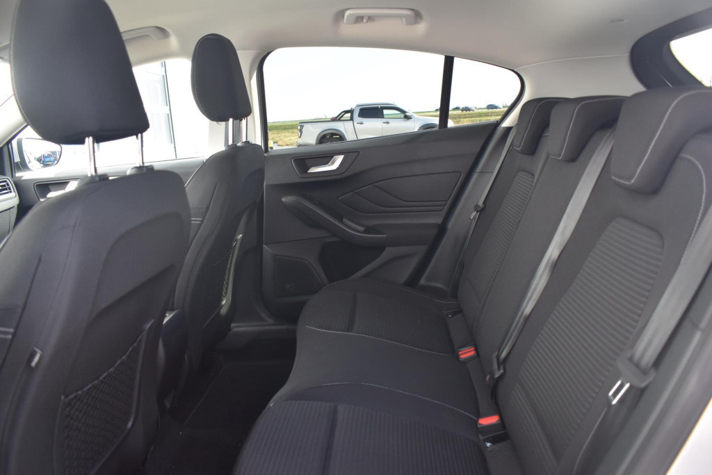 Ford Focus 1.0 ecoboost hybrid titanium | btw auto | navigatie | apple carp