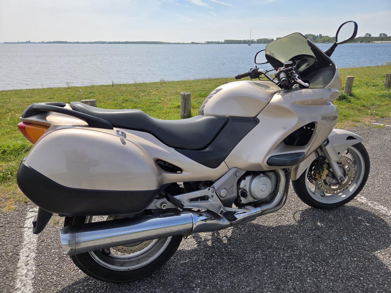 Honda NT650V Deauville