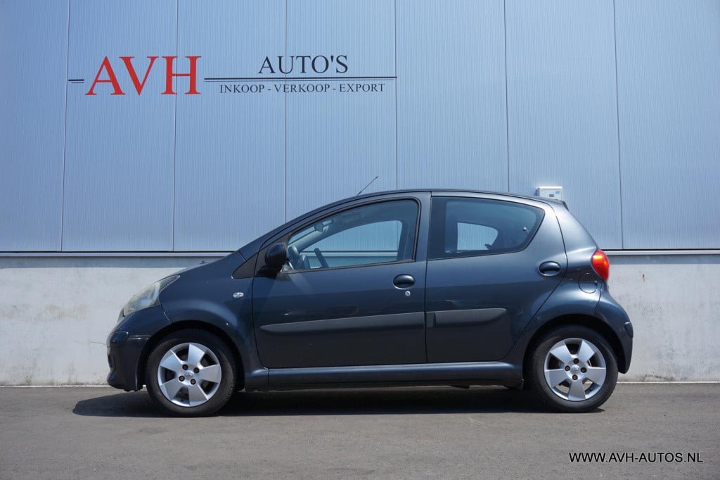 Toyota Aygo 1.0-12v sport