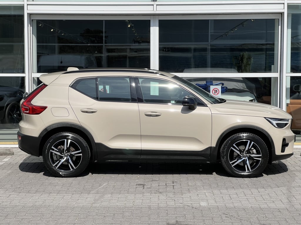 Volvo XC40 b4 197pk plus dark| adap.cruise| trekhaak|camera| googlemaps| el
