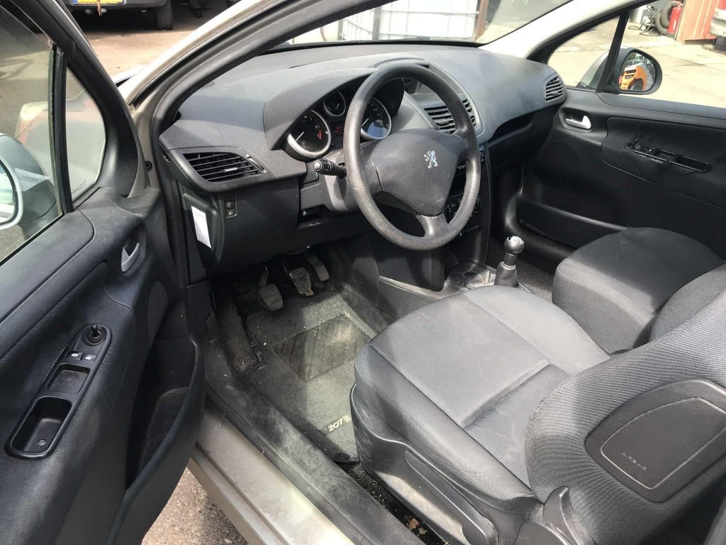 Peugeot 207 1.4-16v xr