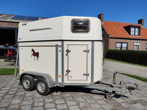 Titan 1,5 paard trailer met zadelkamer