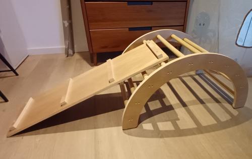 Montessori klimboog met glijplank