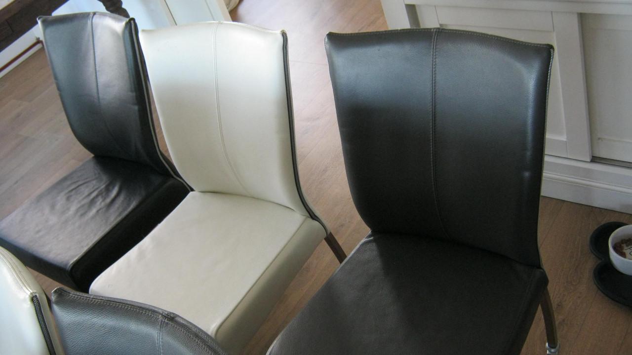 TE KOOP 6X LEREN EETKAMER STOELEN OP WIELTJES  ALLE 6 VOOR 50 EURO