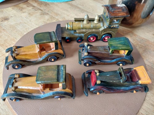 5 houten oldtimers modelauto's