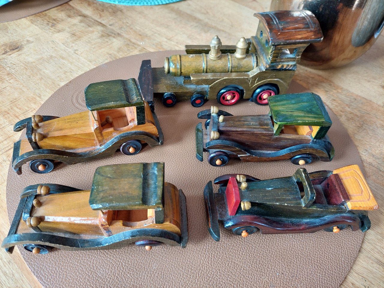 5 houten oldtimers modelauto's