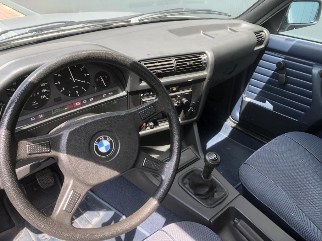 BMW 3-serie 318i 90pk sedan e30