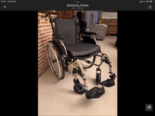 Rolstoel, lichtgewicht en in perfecte staat