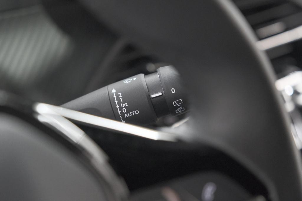 Peugeot 2008 puretech 100 allure | apple carplay | parkeersensoren | climat
