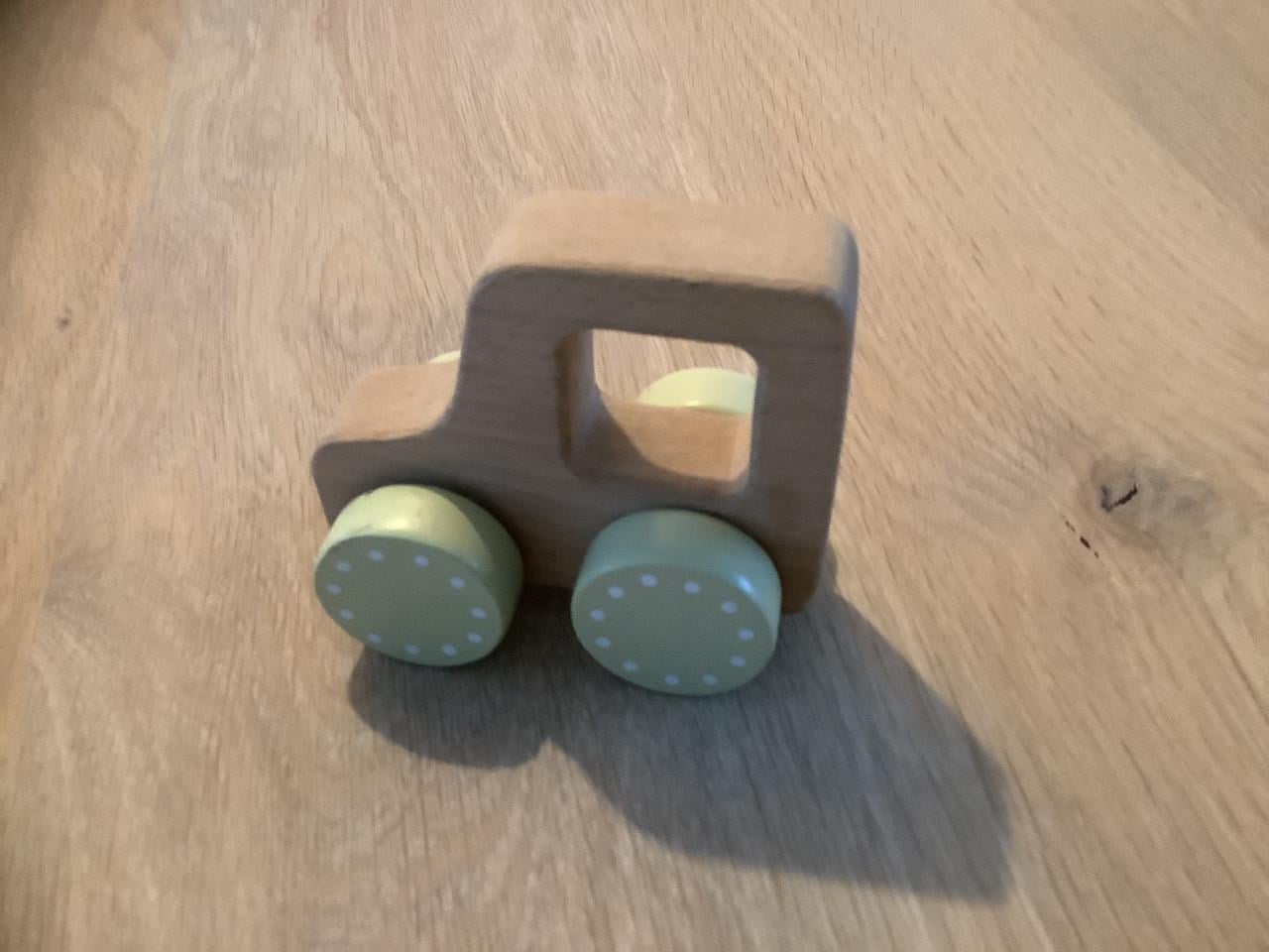 2 houten Auto’s