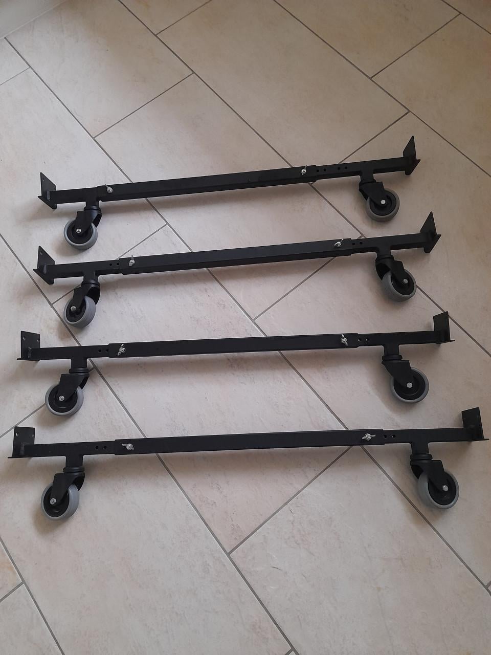 Potenset met wielen zelfdragend  t.b.v. een bed - 80/90/100 (z.g.a.n.)