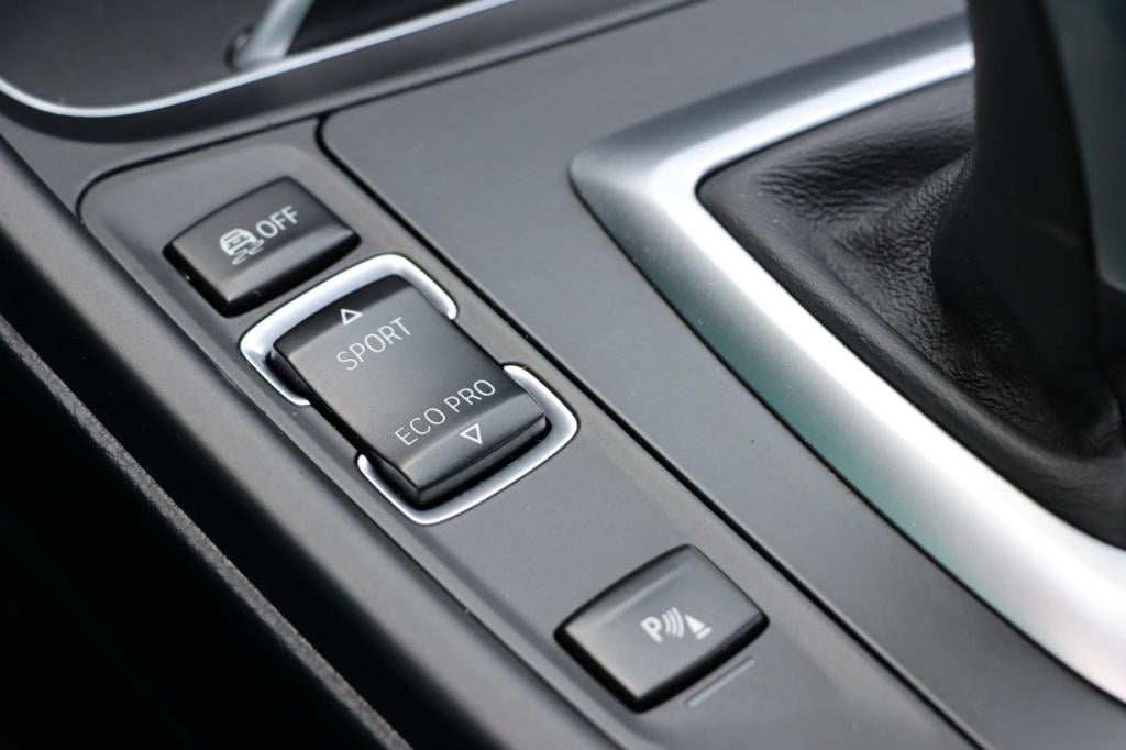 BMW 3-serie 320i edition m sport shadow executive 184pk