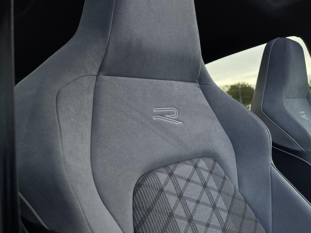 Volkswagen Golf 1.5 etsi r-line | panoramadak | harman/kardon | sportstoele