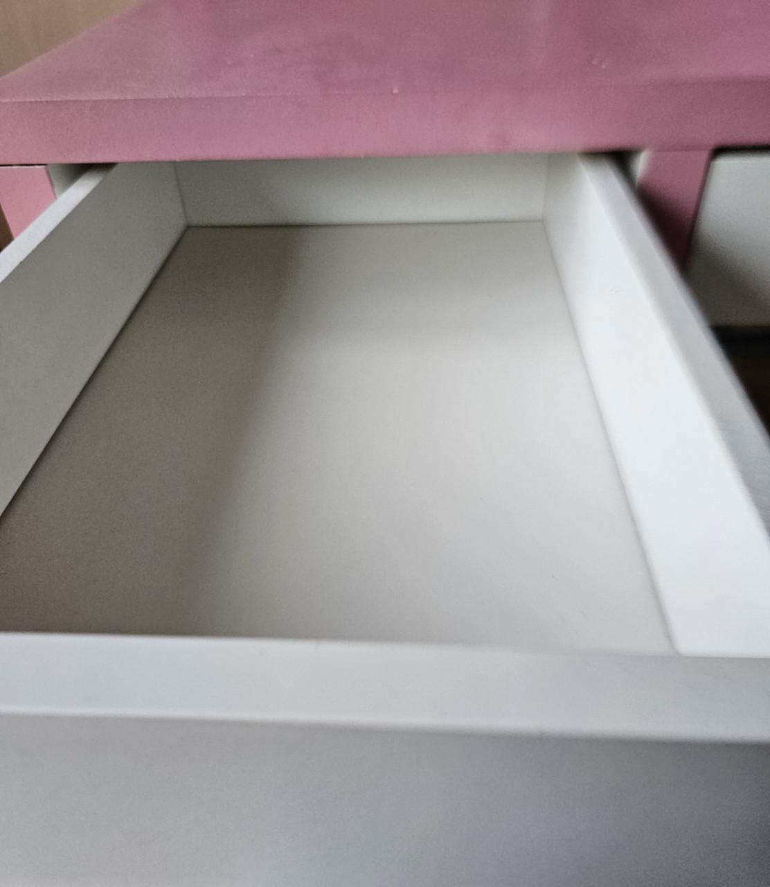 Roze geverfd micke ikea bureau