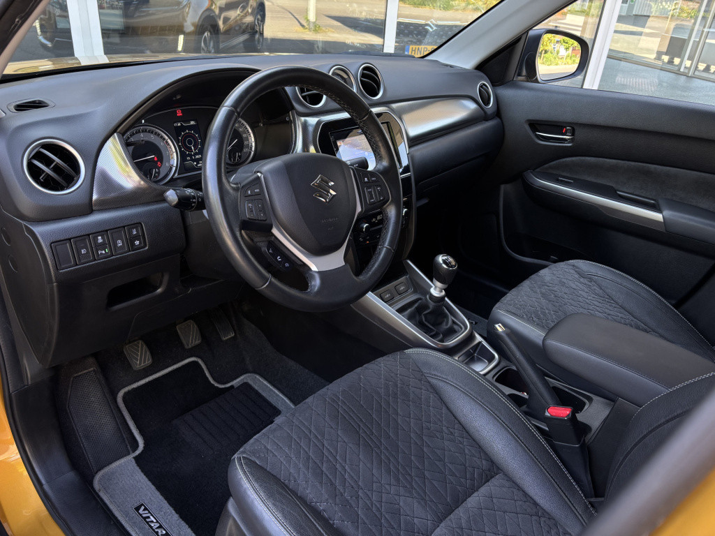 Suzuki Vitara 1.4 boosterjet style smart hybrid