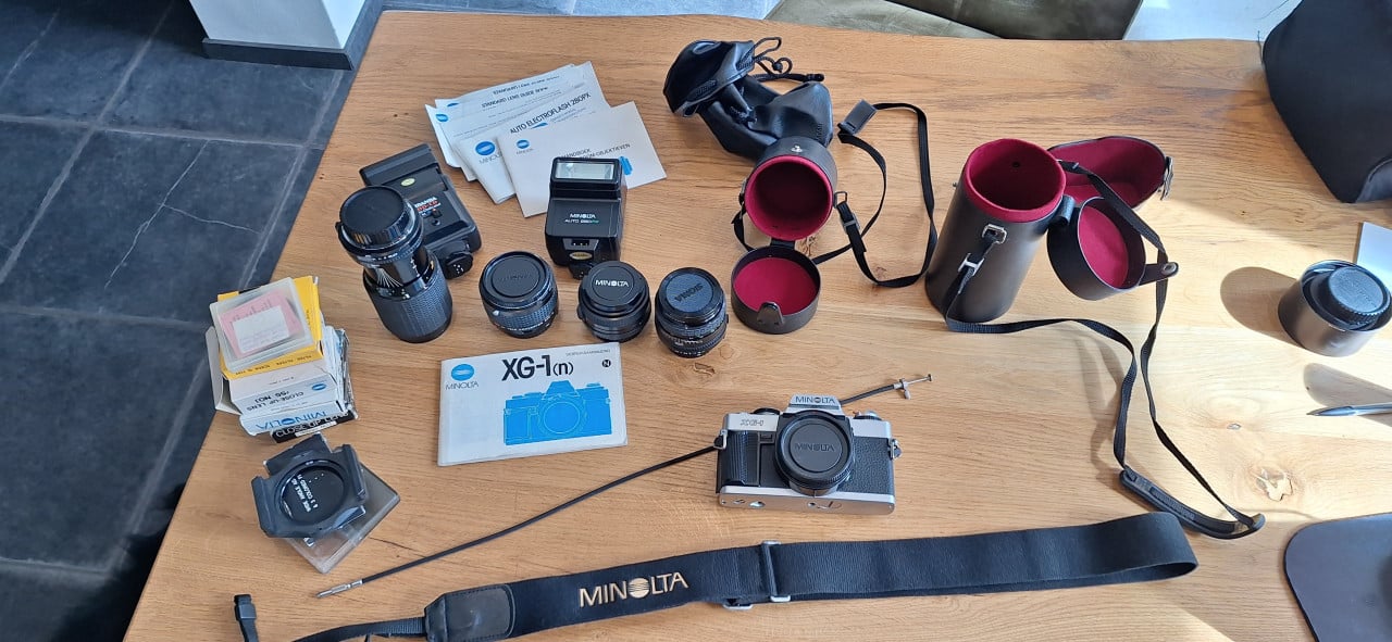 Minolta XG-1 analoge camera met accessoires