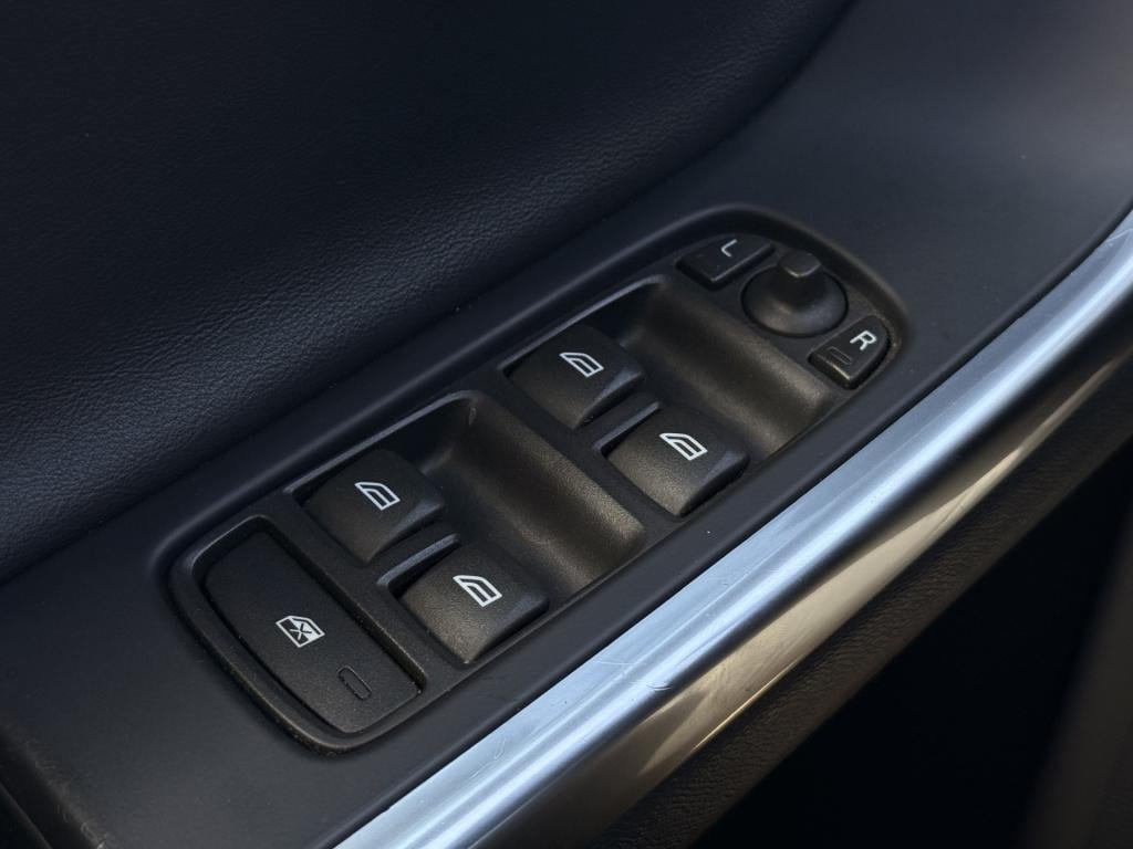 Volvo V60 1.6 t3 r-design | afn trekhaak | cruise | parkeersensoren | bluet