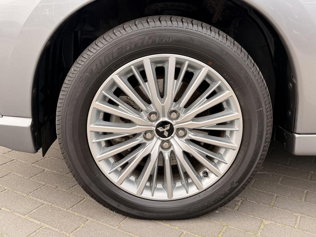 Mitsubishi Outlander 2.4 phev intense+ | navigatie | cruise control (adapti