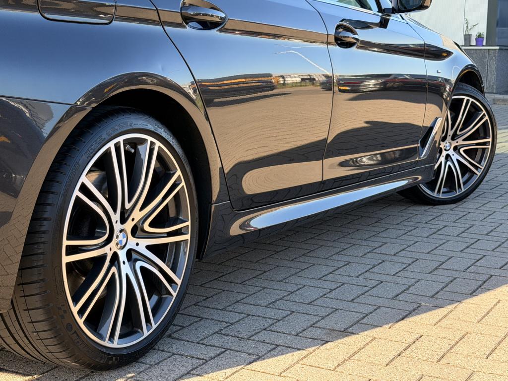 BMW 5 Serie 540i xdrive m-sport | harman kardon | acc |schuif/kanteldak | m