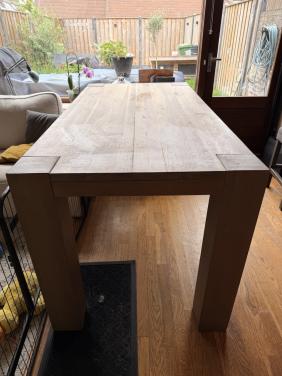 Hoge houten Eettafel