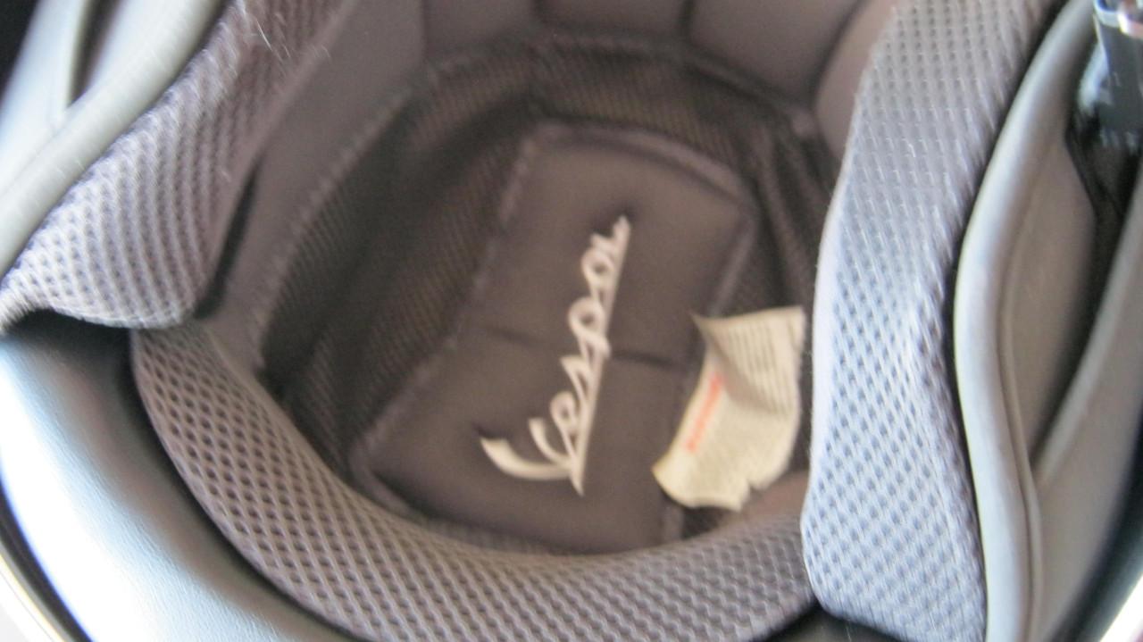 TE KOOP ORIGINEEL VESPA HELM MAAT XS VOOR 75 EURO