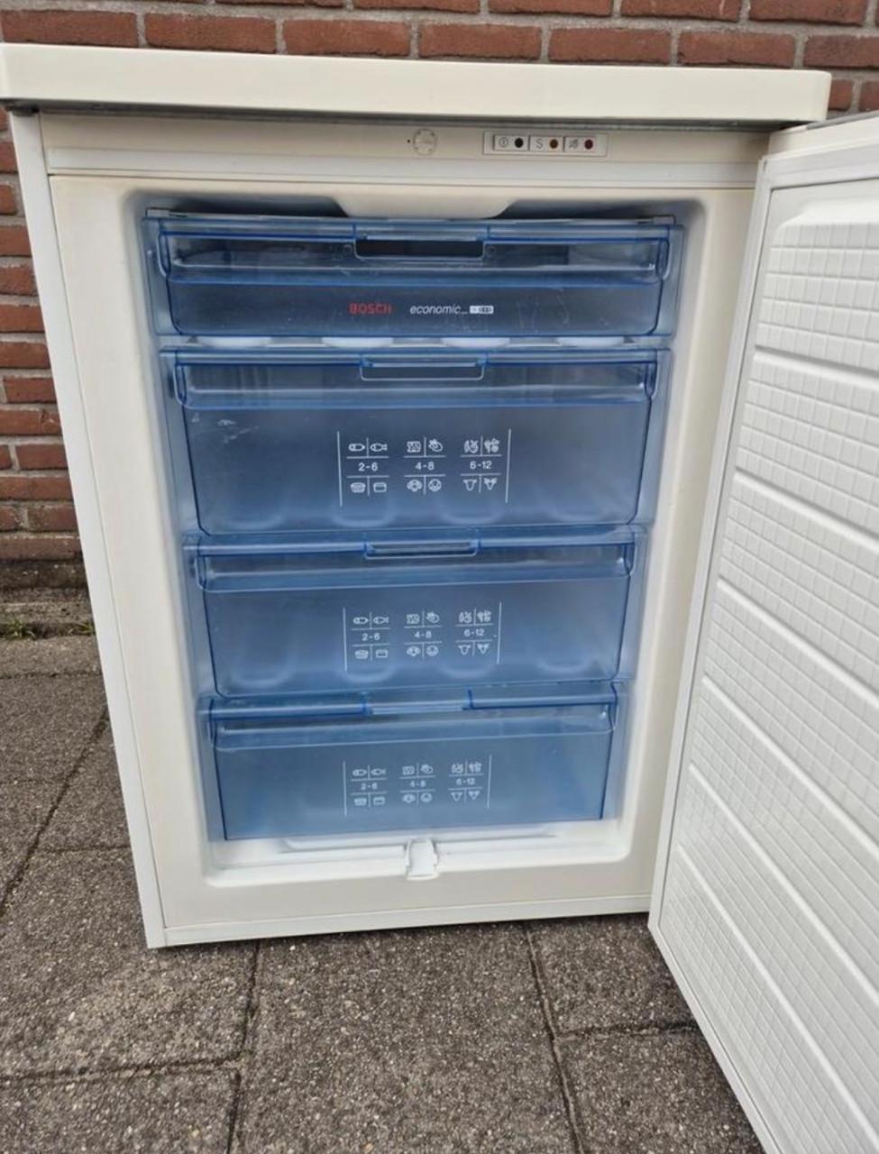 Bosch tafelmodel vrieskast 120 liter 85x60 cm.