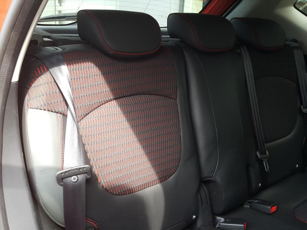 Renault Captur tce 120pk edc helly hansen | navigatie | trekhaak | bluetoot