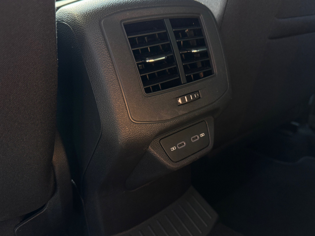 Volkswagen T-roc 1.5 tsi r-line edition * camera * massage * parkeerhulp