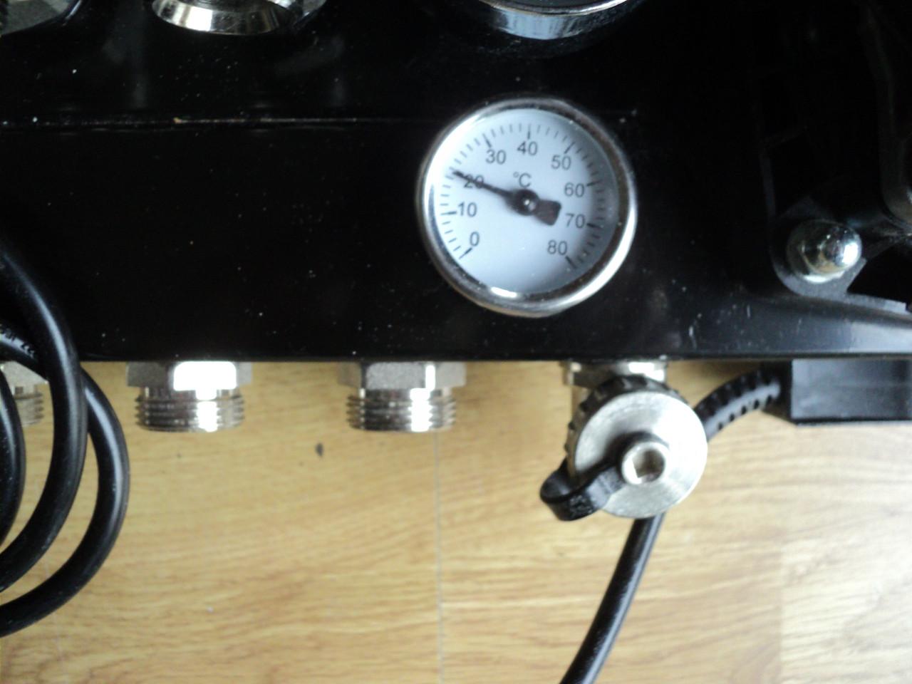 Zo goed als nieuwe 4 groep verdeler vloerverwarming WILO pomp