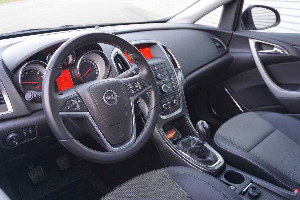 Opel Astra 1.4 turbo cosmo airco / cruise / parkeers. / elektr. ramen / tre