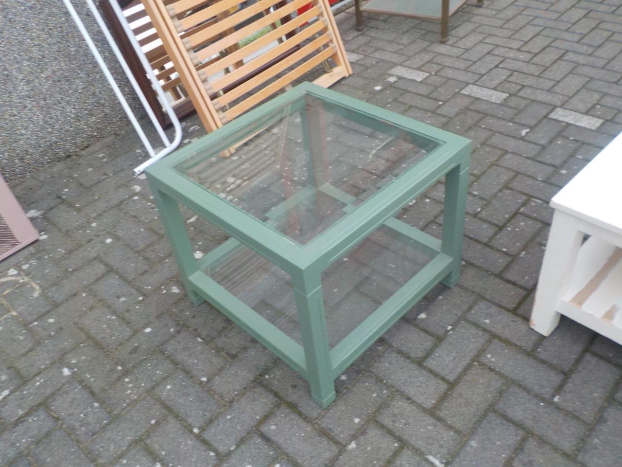 Eenvoudig glazen bijzettafel in zeer goede staat 60 x 60 cm