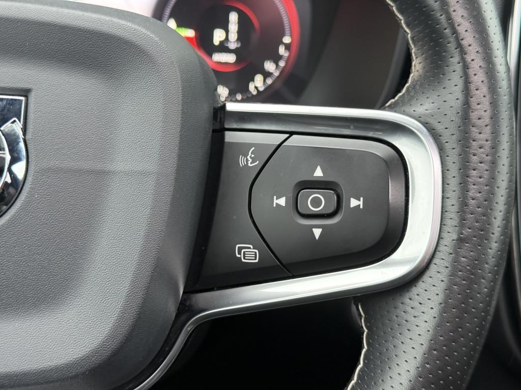 Volvo XC40 t5 262pk recharge r-design| full options! 20''lm