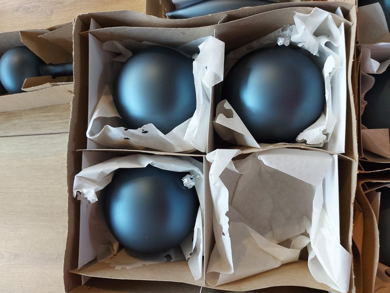 Mooie set mat blauwe kerstballen (mondgeblazen)