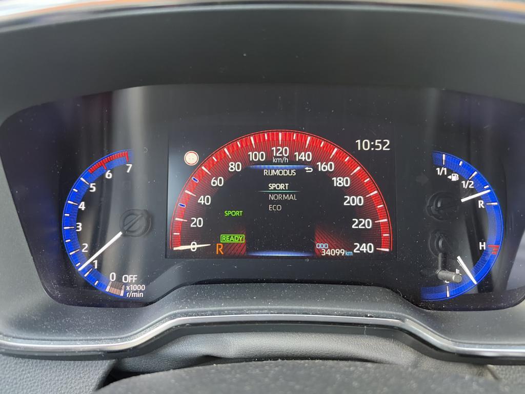 Toyota Corolla 1.8 hybrid first edition