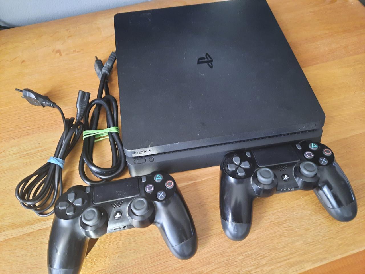 PS4 1TB met 9 games