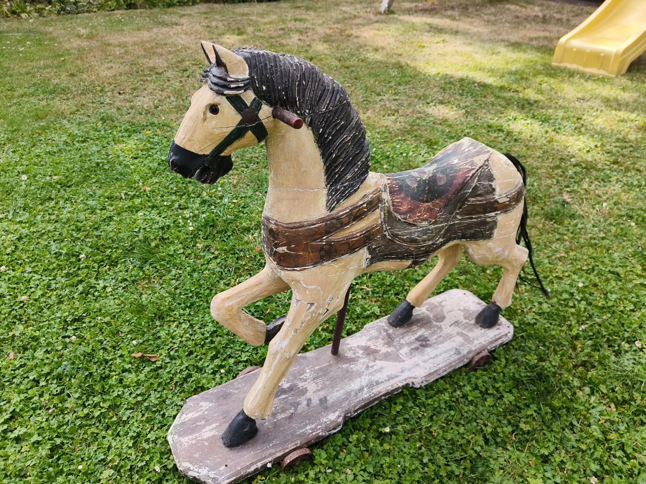 Houten antiek paard